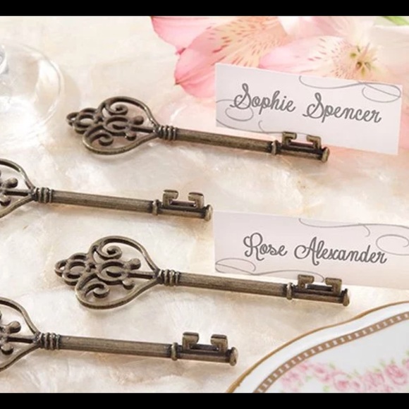 Other - Vintage Heart Shape Key Place Card Holder 24 count